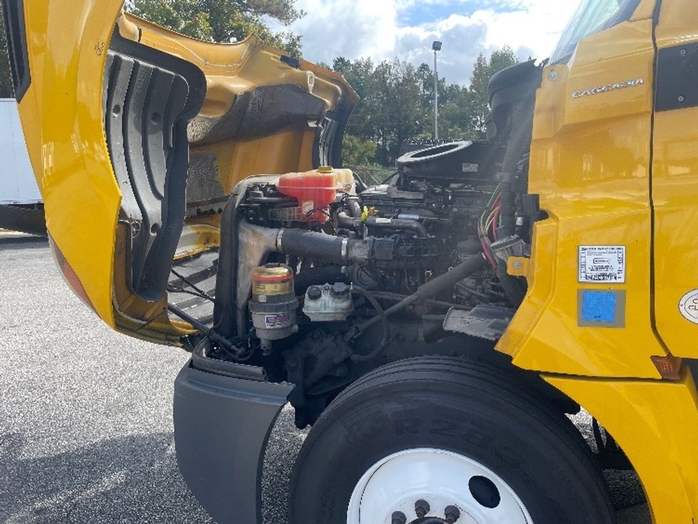 Day Cab Tractor-Heavy Duty Tractors-Freightliner-2019-T12664ST-Auburn-AL-542,587\n\t\tmiles-$ 39,000 - Image 16