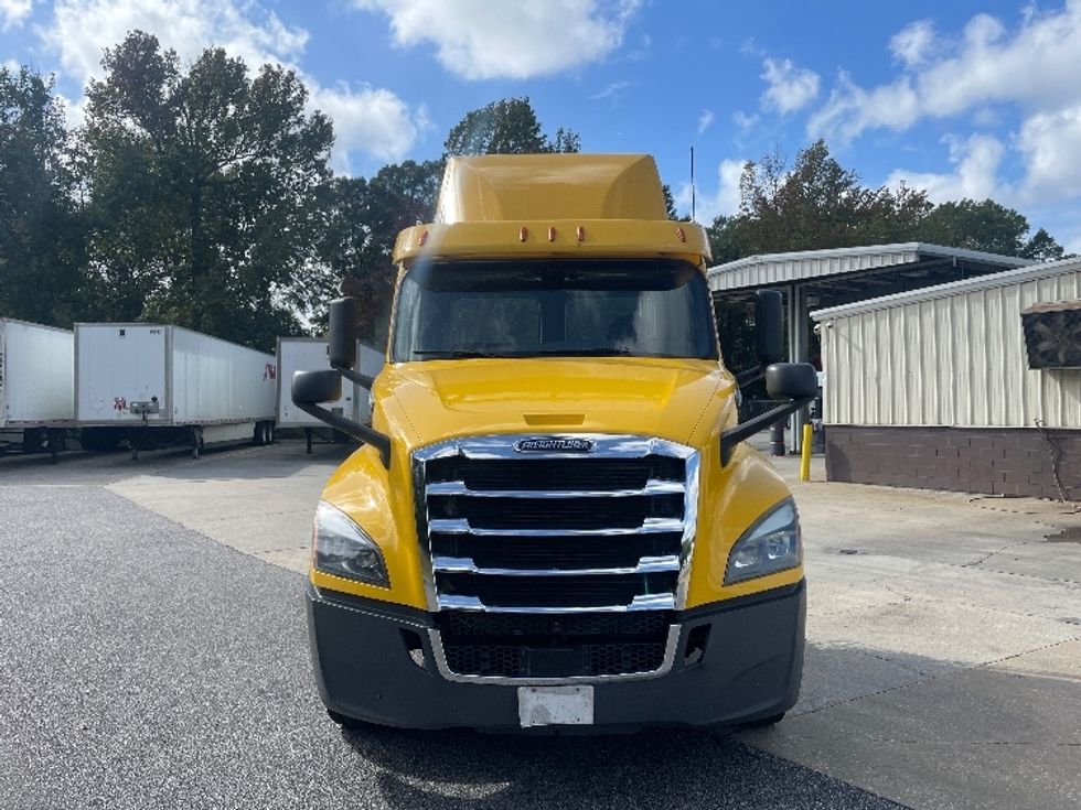 Day Cab Tractor-Heavy Duty Tractors-Freightliner-2019-T12664ST-Auburn-AL-542,587\n\t\tmiles-$ 39,000 - Image 2