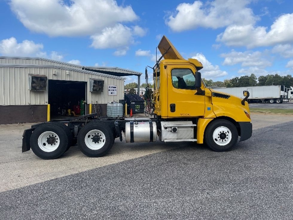 Day Cab Tractor-Heavy Duty Tractors-Freightliner-2019-T12664ST-Auburn-AL-542,587\n\t\tmiles-$ 39,000 - Image 8