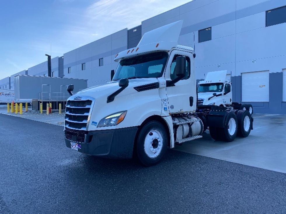 Day Cab Tractor-Heavy Duty Tractors-Freightliner-2019-T12664ST-Auburn-MA-274,833\n\t\tmiles-$ 48,000 - Image 1