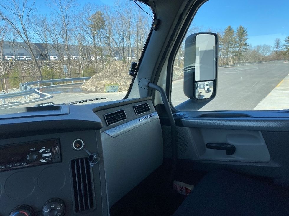 Day Cab Tractor-Heavy Duty Tractors-Freightliner-2019-T12664ST-Auburn-MA-274,833\n\t\tmiles-$ 48,000 - Image 13