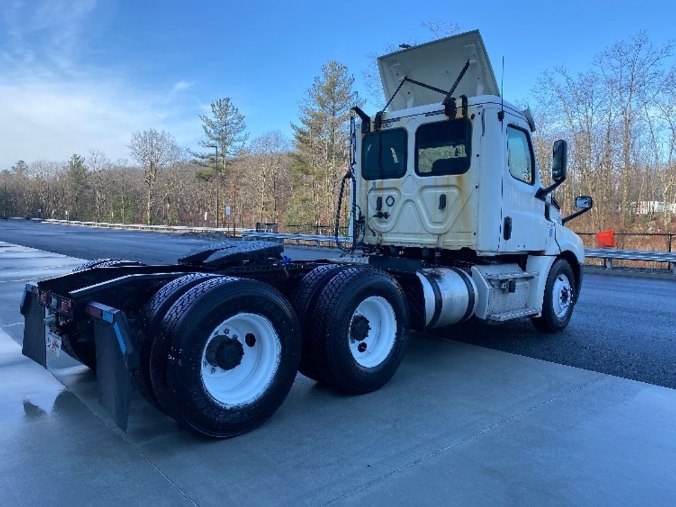 Day Cab Tractor-Heavy Duty Tractors-Freightliner-2019-T12664ST-Auburn-MA-274,833\n\t\tmiles-$ 48,000 - Image 7
