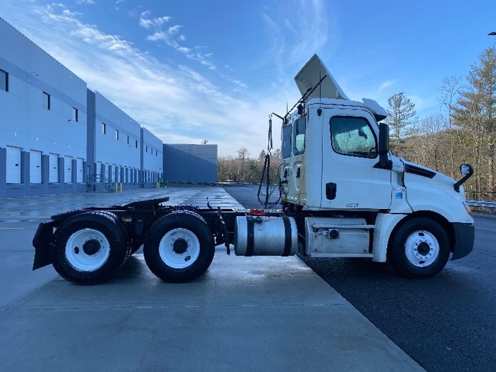Day Cab Tractor-Heavy Duty Tractors-Freightliner-2019-T12664ST-Auburn-MA-274,833\n\t\tmiles-$ 48,000 - Image 8