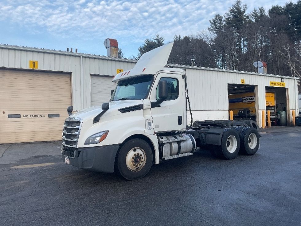 Day Cab Tractor-Heavy Duty Tractors-Freightliner-2019-T12664ST-Auburn-MA-277,823\n\t\tmiles-$ 58,500 - Image 1