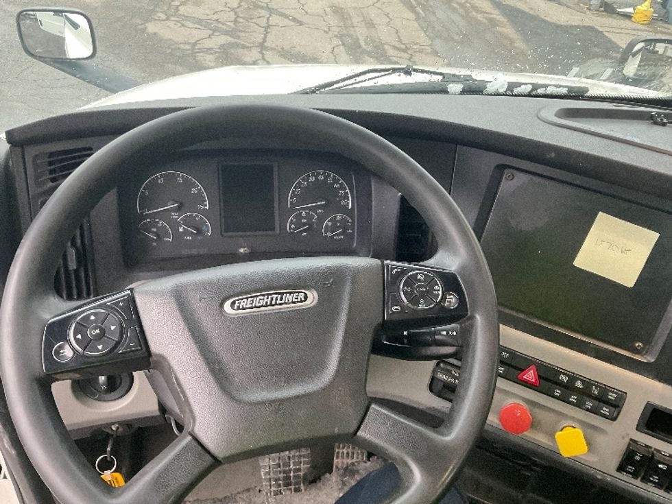 Day Cab Tractor-Heavy Duty Tractors-Freightliner-2019-T12664ST-Auburn-MA-277,823\n\t\tmiles-$ 58,500 - Image 11