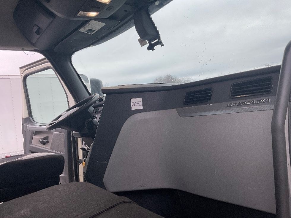 Day Cab Tractor-Heavy Duty Tractors-Freightliner-2019-T12664ST-Auburn-MA-277,823\n\t\tmiles-$ 58,500 - Image 13