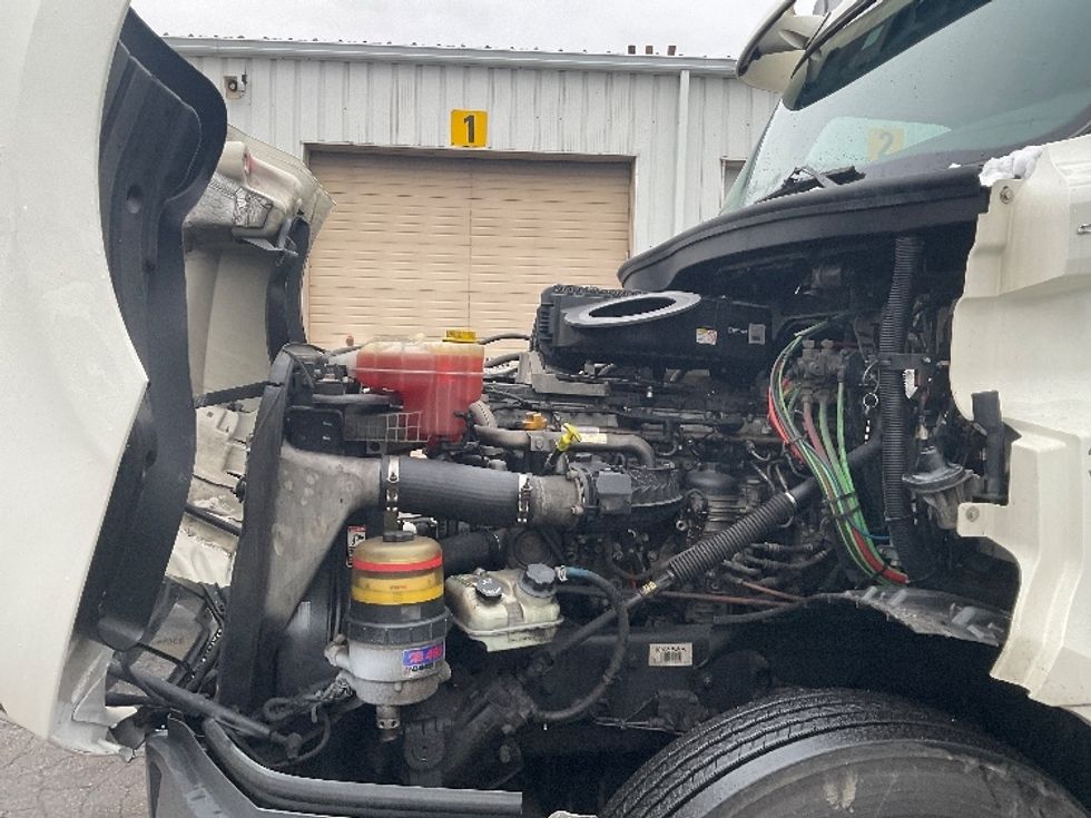 Day Cab Tractor-Heavy Duty Tractors-Freightliner-2019-T12664ST-Auburn-MA-277,823\n\t\tmiles-$ 58,500 - Image 16