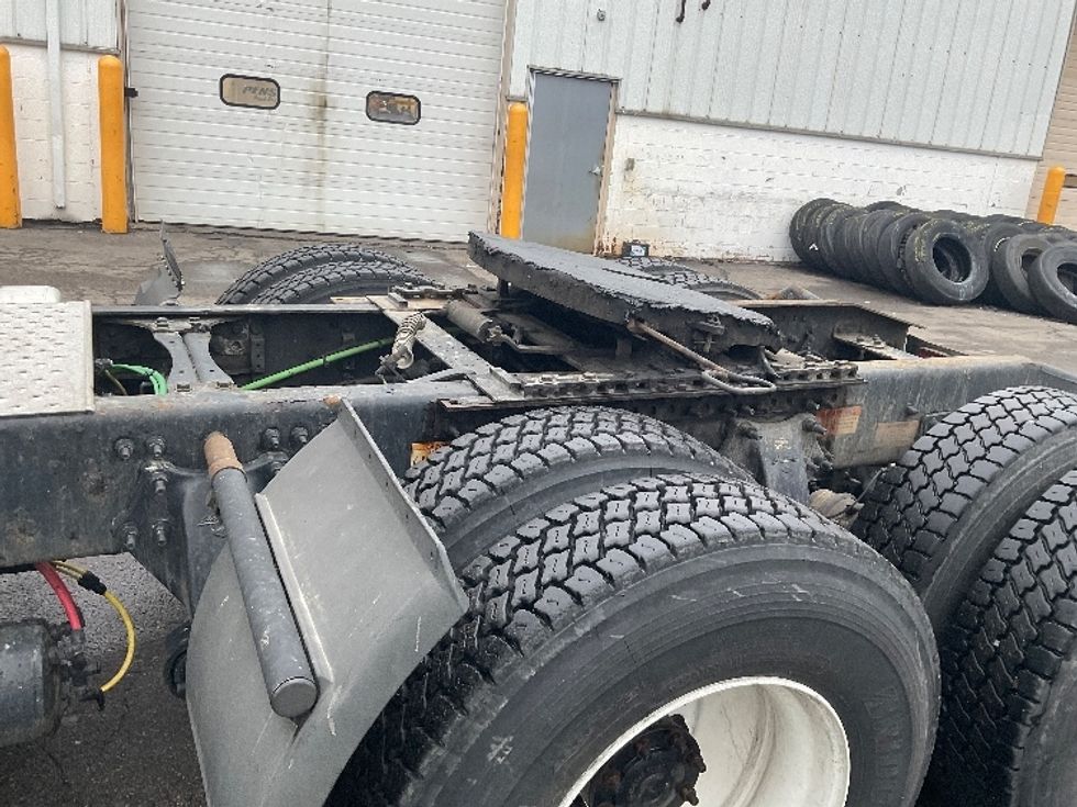 Day Cab Tractor-Heavy Duty Tractors-Freightliner-2019-T12664ST-Auburn-MA-277,823\n\t\tmiles-$ 58,500 - Image 18