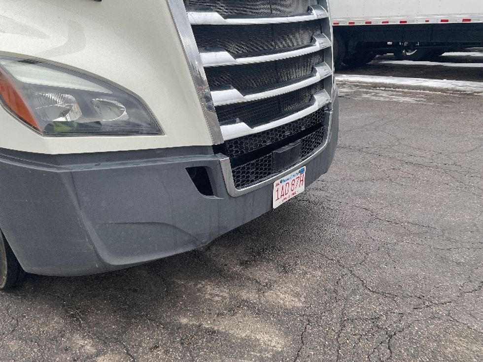 Day Cab Tractor-Heavy Duty Tractors-Freightliner-2019-T12664ST-Auburn-MA-277,823\n\t\tmiles-$ 58,500 - Image 19