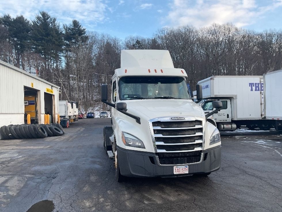 Day Cab Tractor-Heavy Duty Tractors-Freightliner-2019-T12664ST-Auburn-MA-277,823\n\t\tmiles-$ 58,500 - Image 2