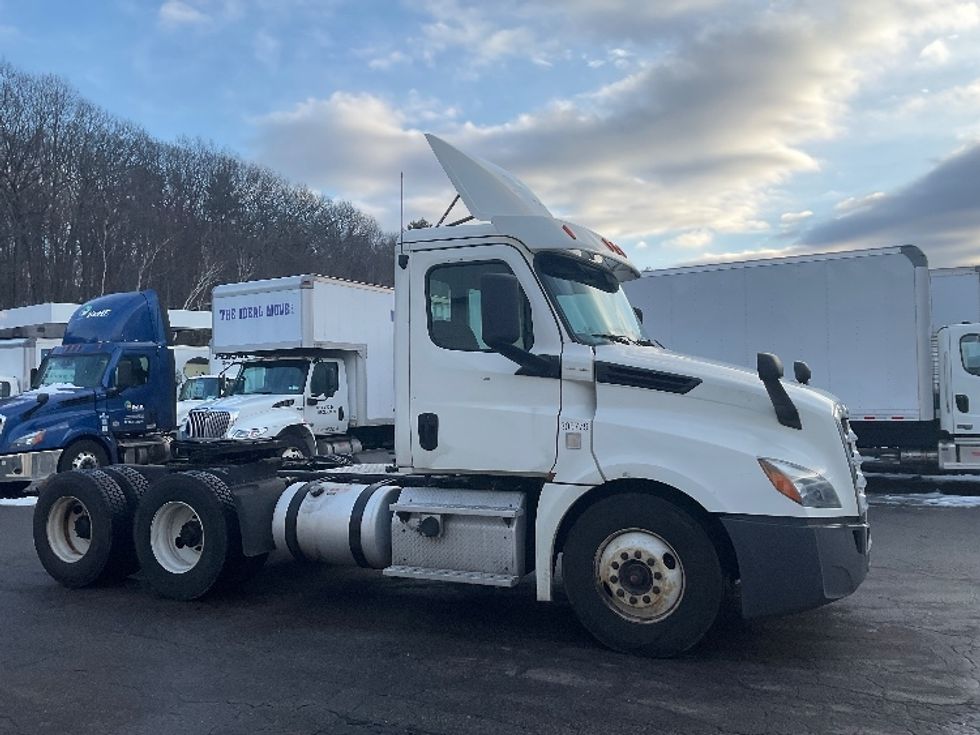 Day Cab Tractor-Heavy Duty Tractors-Freightliner-2019-T12664ST-Auburn-MA-277,823\n\t\tmiles-$ 58,500 - Image 3