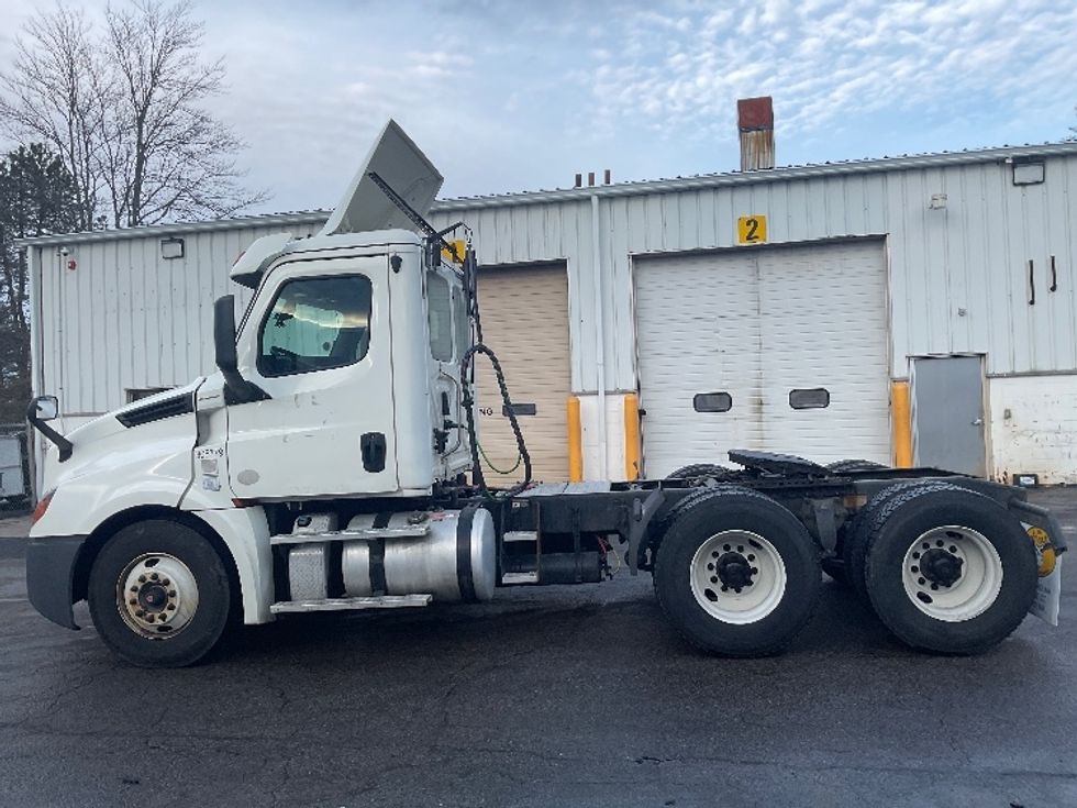 Day Cab Tractor-Heavy Duty Tractors-Freightliner-2019-T12664ST-Auburn-MA-277,823\n\t\tmiles-$ 58,500 - Image 4