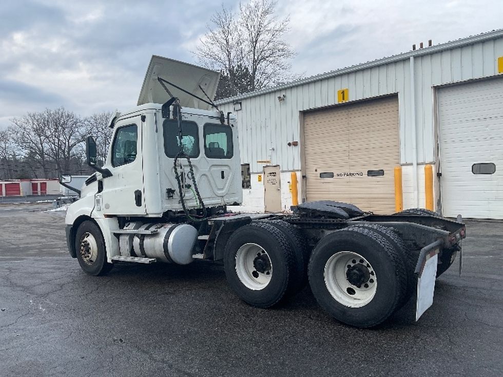 Day Cab Tractor-Heavy Duty Tractors-Freightliner-2019-T12664ST-Auburn-MA-277,823\n\t\tmiles-$ 58,500 - Image 5