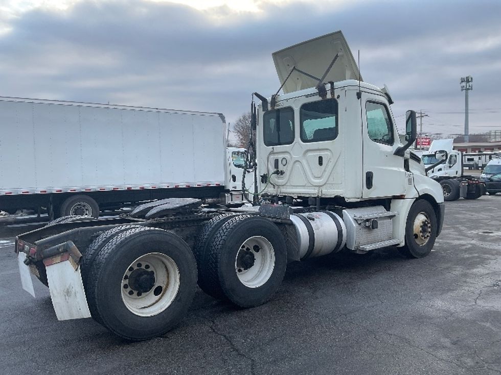Day Cab Tractor-Heavy Duty Tractors-Freightliner-2019-T12664ST-Auburn-MA-277,823\n\t\tmiles-$ 58,500 - Image 7