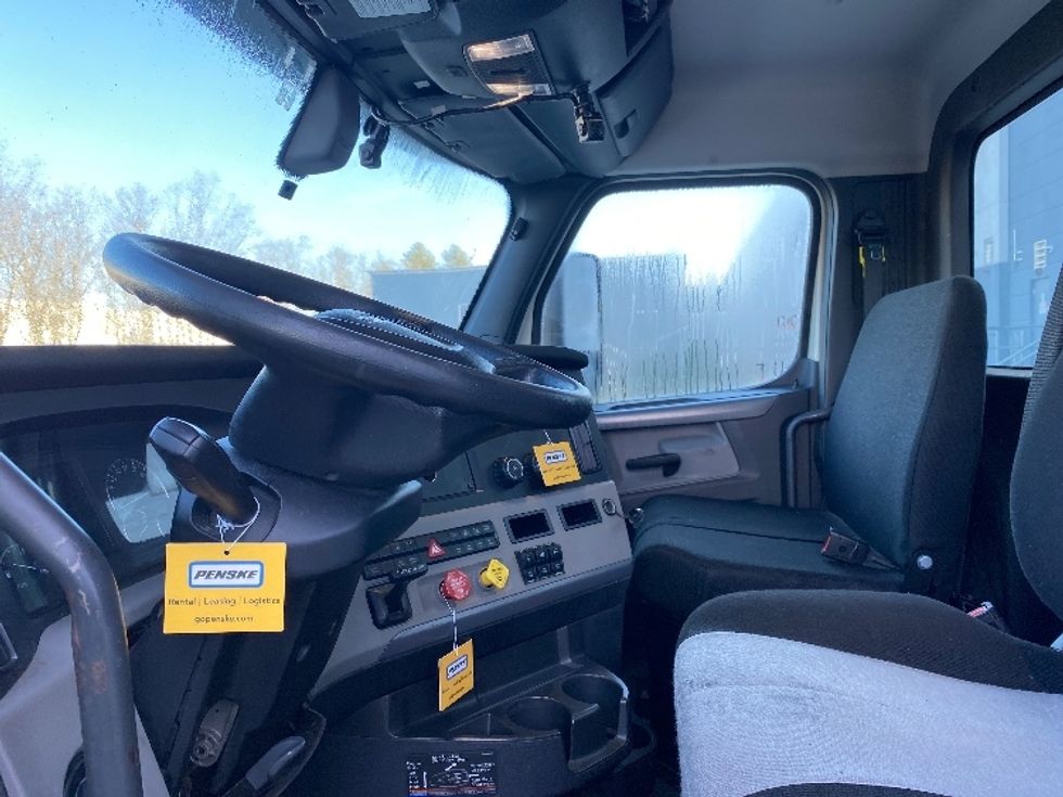 Day Cab Tractor-Heavy Duty Tractors-Freightliner-2019-T12664ST-Auburn-MA-288,622\n\t\tmiles-$ 46,750 - Image 10
