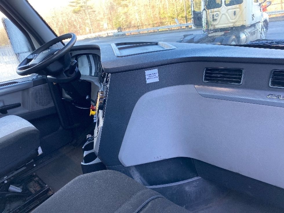 Day Cab Tractor-Heavy Duty Tractors-Freightliner-2019-T12664ST-Auburn-MA-288,622\n\t\tmiles-$ 46,750 - Image 13