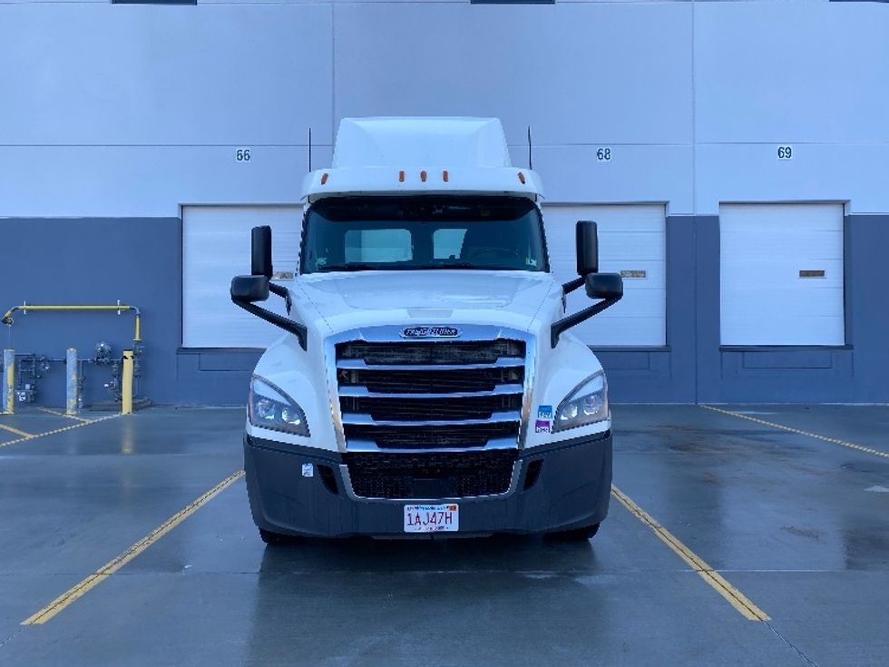 Day Cab Tractor-Heavy Duty Tractors-Freightliner-2019-T12664ST-Auburn-MA-288,622\n\t\tmiles-$ 46,750 - Image 2