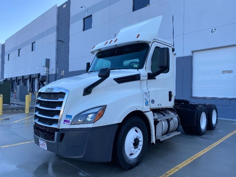 Day Cab Tractor-Heavy Duty Tractors-Freightliner-2019-T12664ST-Auburn-MA-288,622\n\t\tmiles-$ 46,750 - Image 3