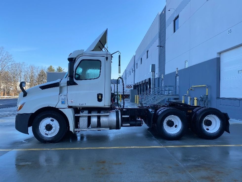 Day Cab Tractor-Heavy Duty Tractors-Freightliner-2019-T12664ST-Auburn-MA-288,622\n\t\tmiles-$ 46,750 - Image 4