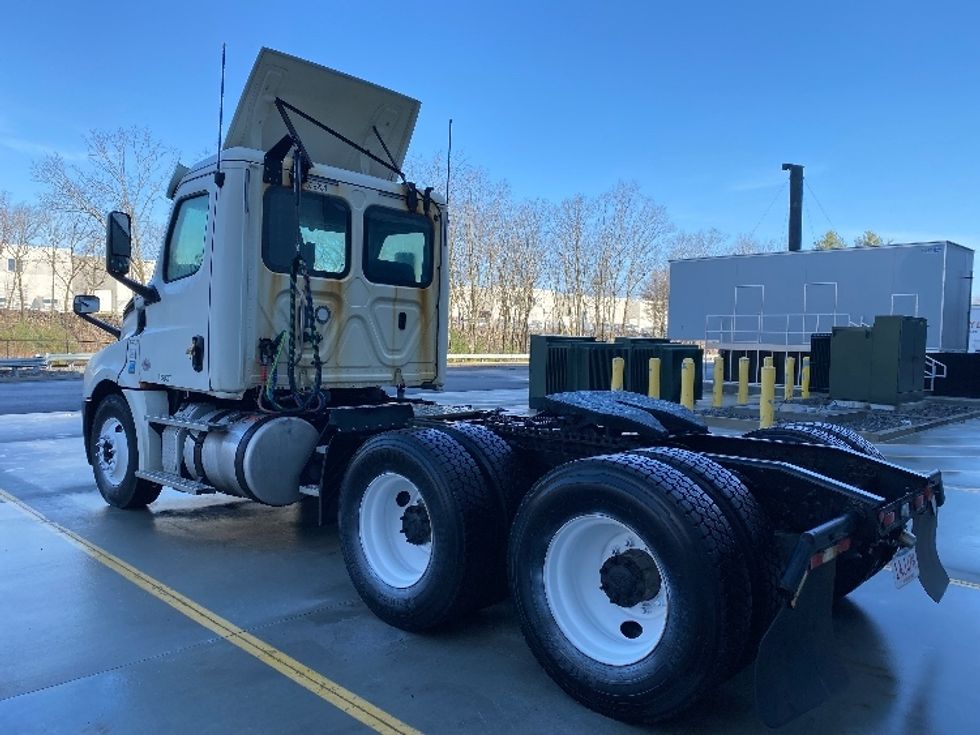 Day Cab Tractor-Heavy Duty Tractors-Freightliner-2019-T12664ST-Auburn-MA-288,622\n\t\tmiles-$ 46,750 - Image 5
