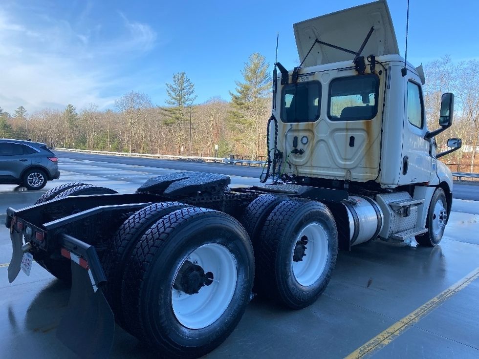 Day Cab Tractor-Heavy Duty Tractors-Freightliner-2019-T12664ST-Auburn-MA-288,622\n\t\tmiles-$ 46,750 - Image 7
