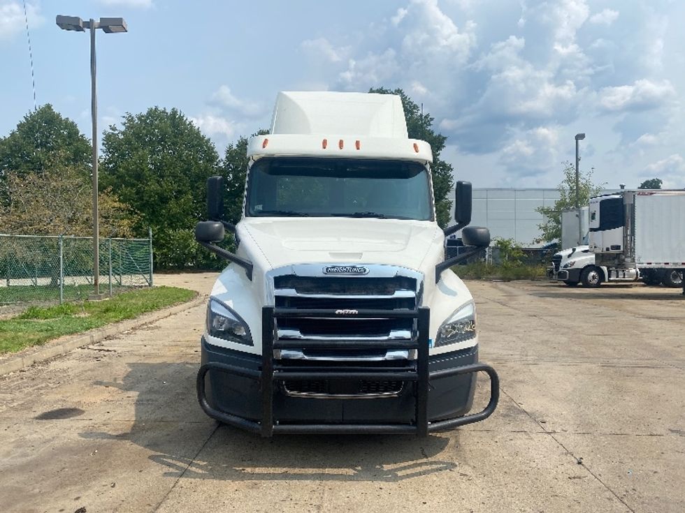 Day Cab Tractor-Heavy Duty Tractors-Freightliner-2019-T12664ST-Auburn-MA-335,677\n\t\tmiles-$ 53,750 - Image 2