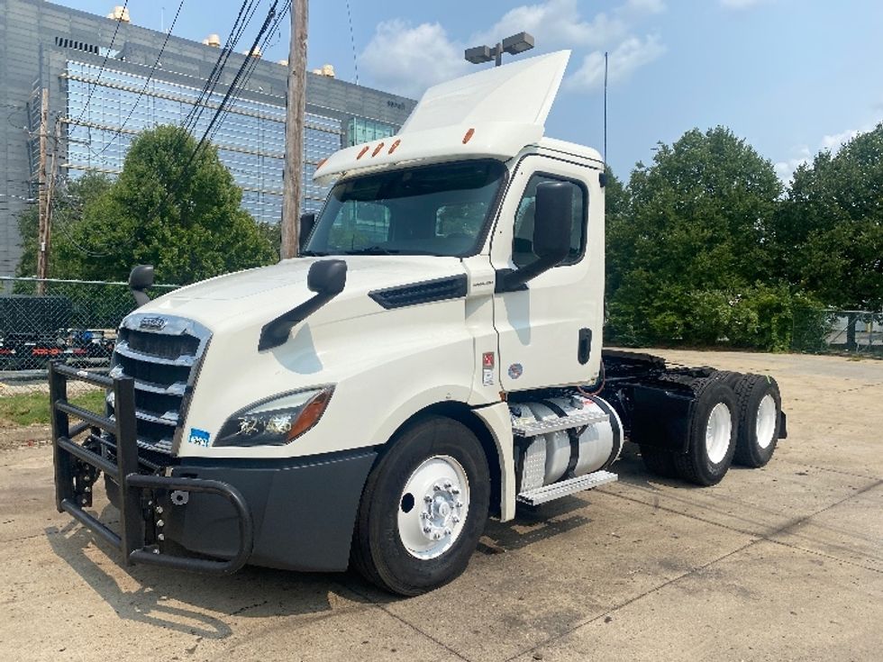 Day Cab Tractor-Heavy Duty Tractors-Freightliner-2019-T12664ST-Auburn-MA-335,677\n\t\tmiles-$ 53,750 - Image 3