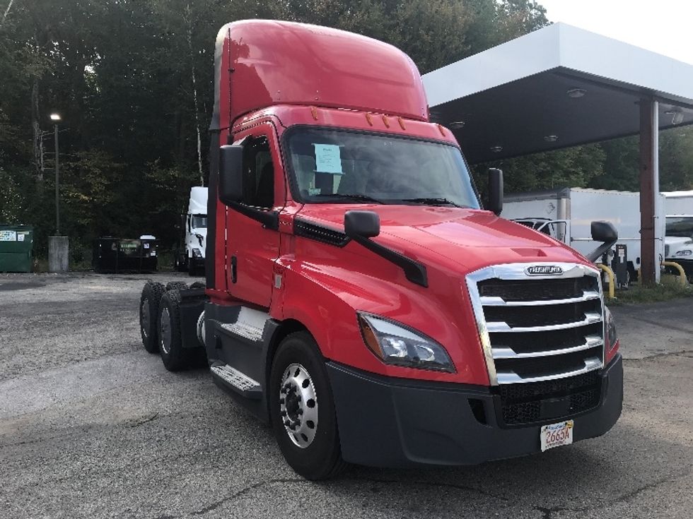 Day Cab Tractor-Heavy Duty Tractors-Freightliner-2019-T12664ST-Auburn-MA-429,006\n\t\tmiles-$ 38,250 - Image 1