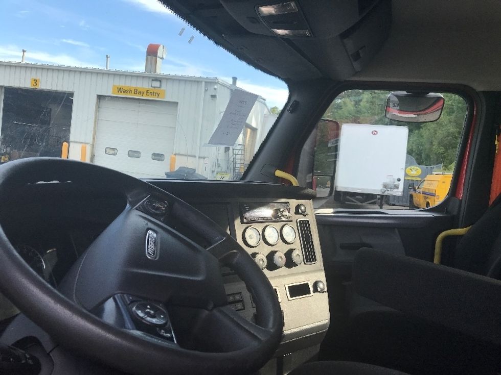 Day Cab Tractor-Heavy Duty Tractors-Freightliner-2019-T12664ST-Auburn-MA-429,006\n\t\tmiles-$ 38,250 - Image 10