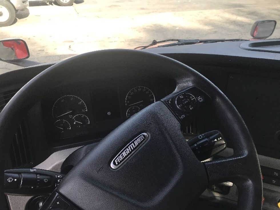 Day Cab Tractor-Heavy Duty Tractors-Freightliner-2019-T12664ST-Auburn-MA-429,006\n\t\tmiles-$ 38,250 - Image 11