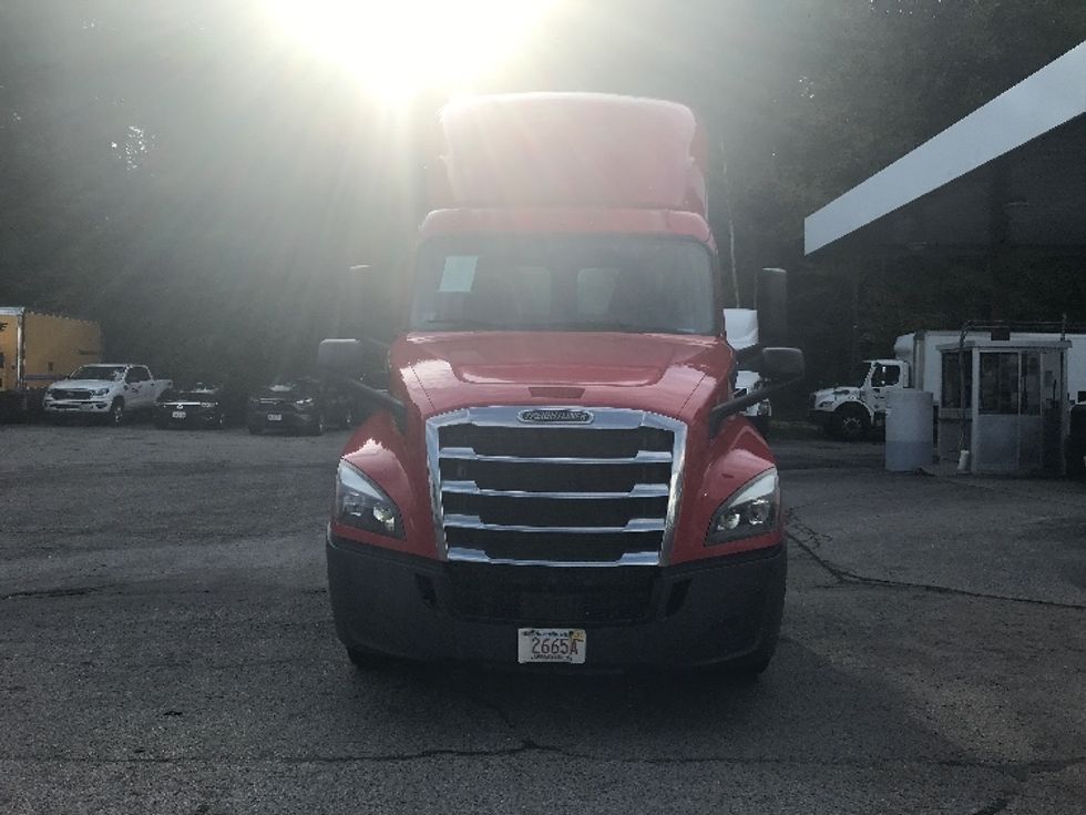 Day Cab Tractor-Heavy Duty Tractors-Freightliner-2019-T12664ST-Auburn-MA-429,006\n\t\tmiles-$ 38,250 - Image 2