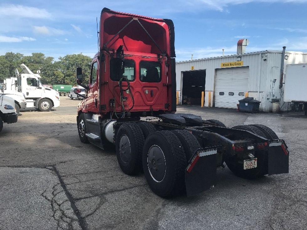 Day Cab Tractor-Heavy Duty Tractors-Freightliner-2019-T12664ST-Auburn-MA-429,006\n\t\tmiles-$ 38,250 - Image 5