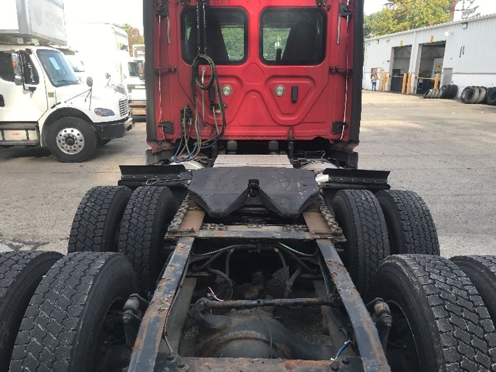 Day Cab Tractor-Heavy Duty Tractors-Freightliner-2019-T12664ST-Auburn-MA-429,006\n\t\tmiles-$ 38,250 - Image 6