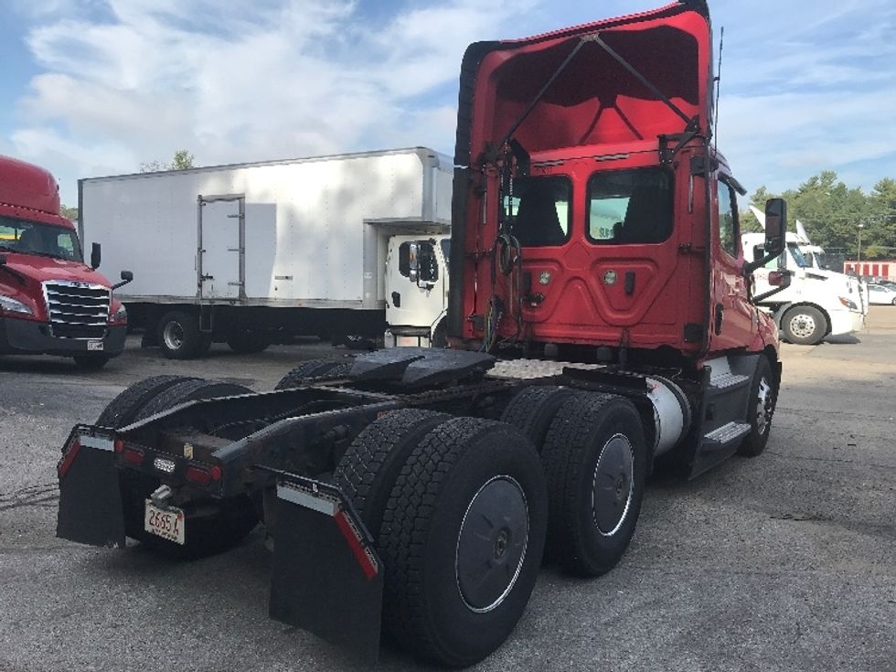 Day Cab Tractor-Heavy Duty Tractors-Freightliner-2019-T12664ST-Auburn-MA-429,006\n\t\tmiles-$ 38,250 - Image 7