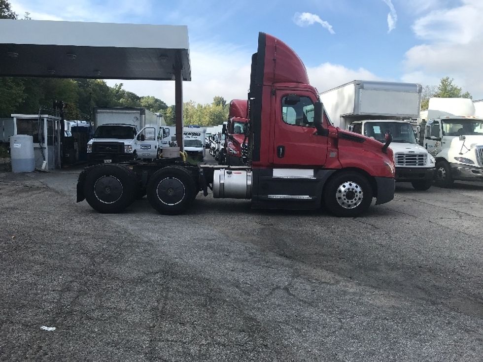 Day Cab Tractor-Heavy Duty Tractors-Freightliner-2019-T12664ST-Auburn-MA-429,006\n\t\tmiles-$ 38,250 - Image 8
