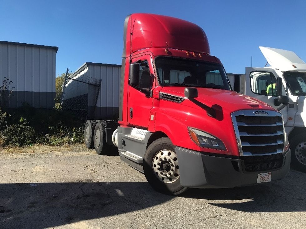 Day Cab Tractor-Heavy Duty Tractors-Freightliner-2019-T12664ST-Auburn-MA-476,792\n\t\tmiles-$ 36,000 - Image 1