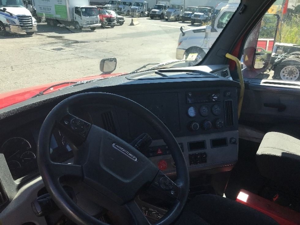 Day Cab Tractor-Heavy Duty Tractors-Freightliner-2019-T12664ST-Auburn-MA-476,792\n\t\tmiles-$ 36,000 - Image 10