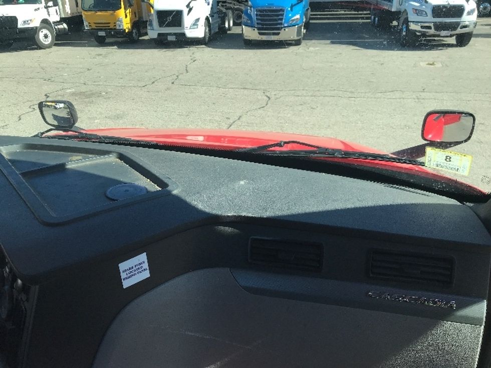 Day Cab Tractor-Heavy Duty Tractors-Freightliner-2019-T12664ST-Auburn-MA-476,792\n\t\tmiles-$ 36,000 - Image 13