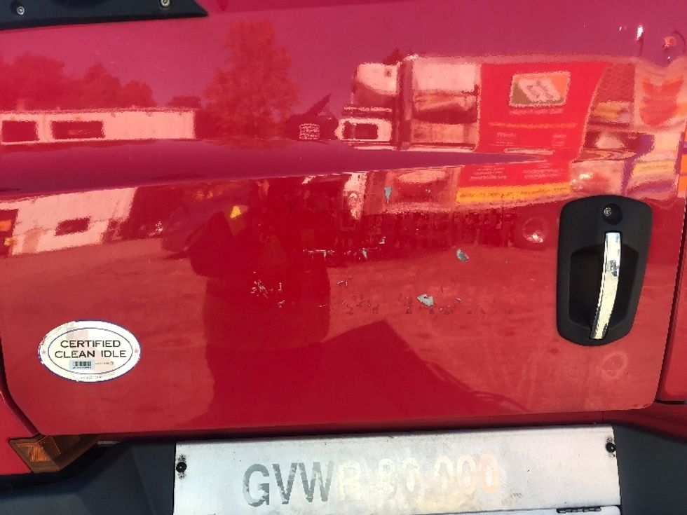 Day Cab Tractor-Heavy Duty Tractors-Freightliner-2019-T12664ST-Auburn-MA-476,792\n\t\tmiles-$ 36,000 - Image 17