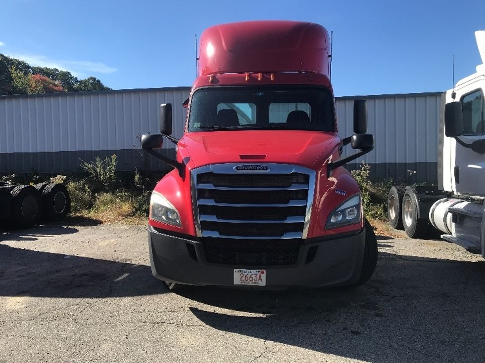 Day Cab Tractor-Heavy Duty Tractors-Freightliner-2019-T12664ST-Auburn-MA-476,792\n\t\tmiles-$ 36,000 - Image 2