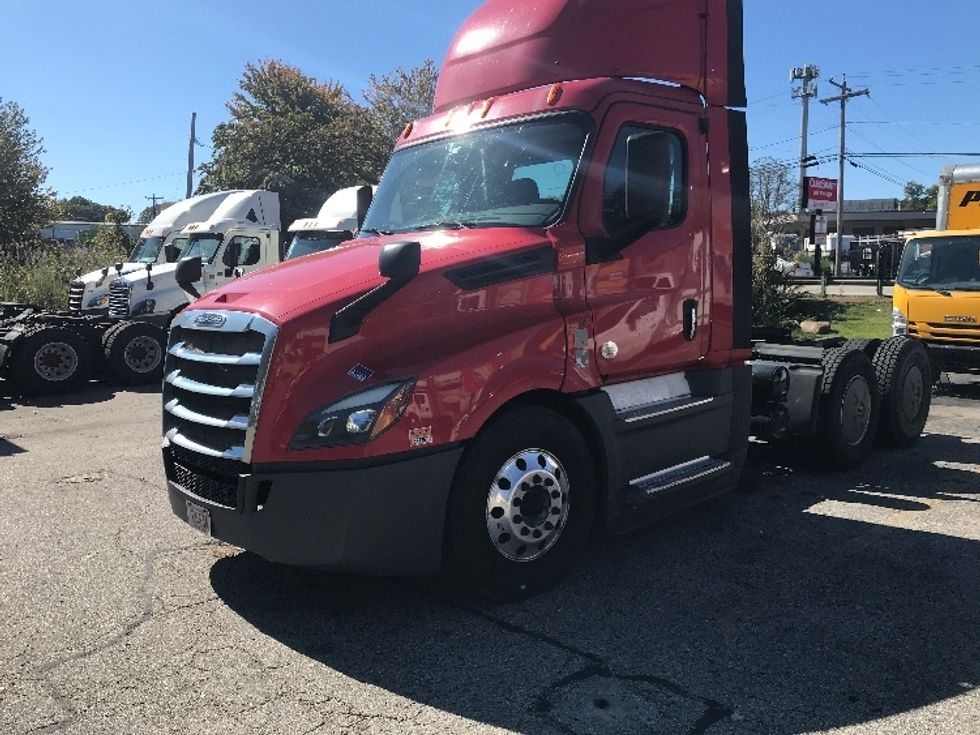 Day Cab Tractor-Heavy Duty Tractors-Freightliner-2019-T12664ST-Auburn-MA-476,792\n\t\tmiles-$ 36,000 - Image 3