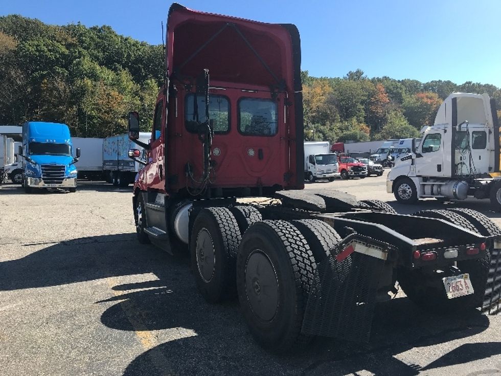 Day Cab Tractor-Heavy Duty Tractors-Freightliner-2019-T12664ST-Auburn-MA-476,792\n\t\tmiles-$ 36,000 - Image 5