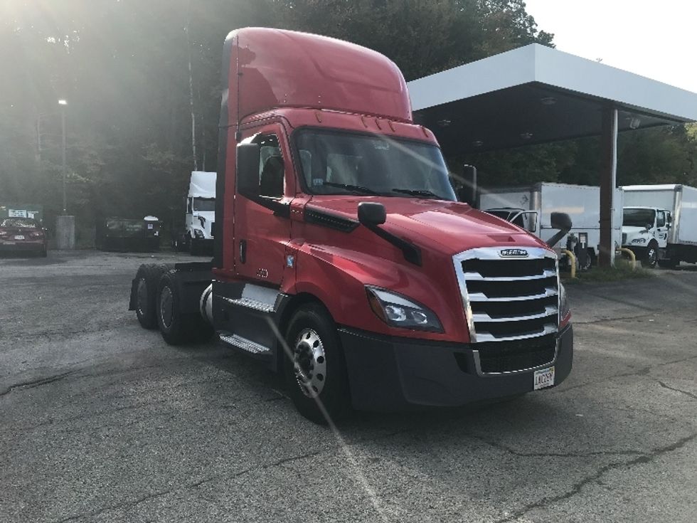 Day Cab Tractor-Heavy Duty Tractors-Freightliner-2019-T12664ST-Auburn-MA-567,263\n\t\tmiles-$ 29,500 - Image 1