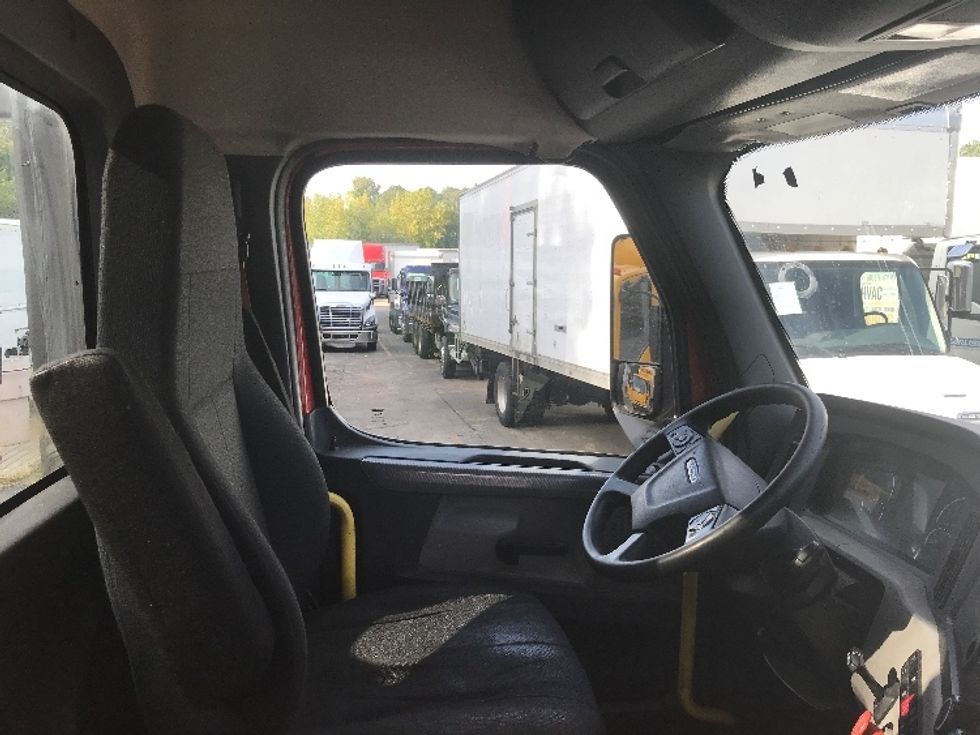 Day Cab Tractor-Heavy Duty Tractors-Freightliner-2019-T12664ST-Auburn-MA-567,263\n\t\tmiles-$ 29,500 - Image 14