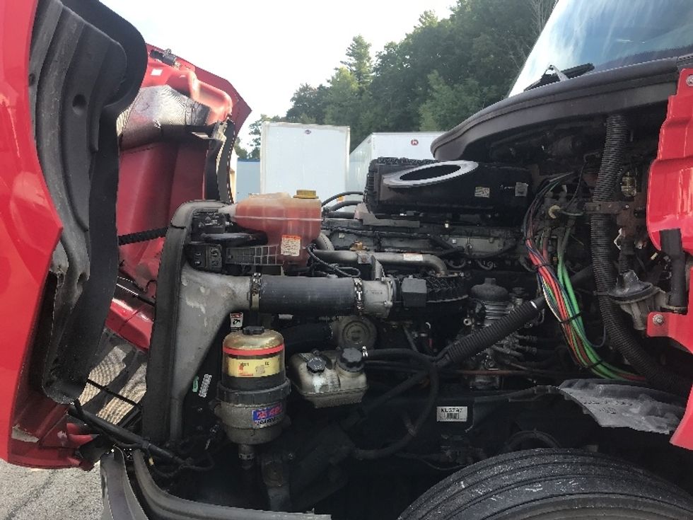 Day Cab Tractor-Heavy Duty Tractors-Freightliner-2019-T12664ST-Auburn-MA-567,263\n\t\tmiles-$ 29,500 - Image 16