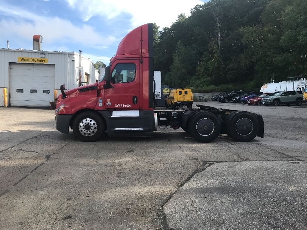 Day Cab Tractor-Heavy Duty Tractors-Freightliner-2019-T12664ST-Auburn-MA-567,263\n\t\tmiles-$ 29,500 - Image 4