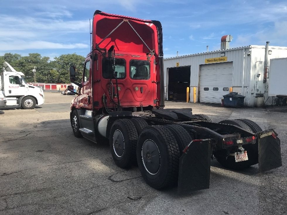 Day Cab Tractor-Heavy Duty Tractors-Freightliner-2019-T12664ST-Auburn-MA-567,263\n\t\tmiles-$ 29,500 - Image 5
