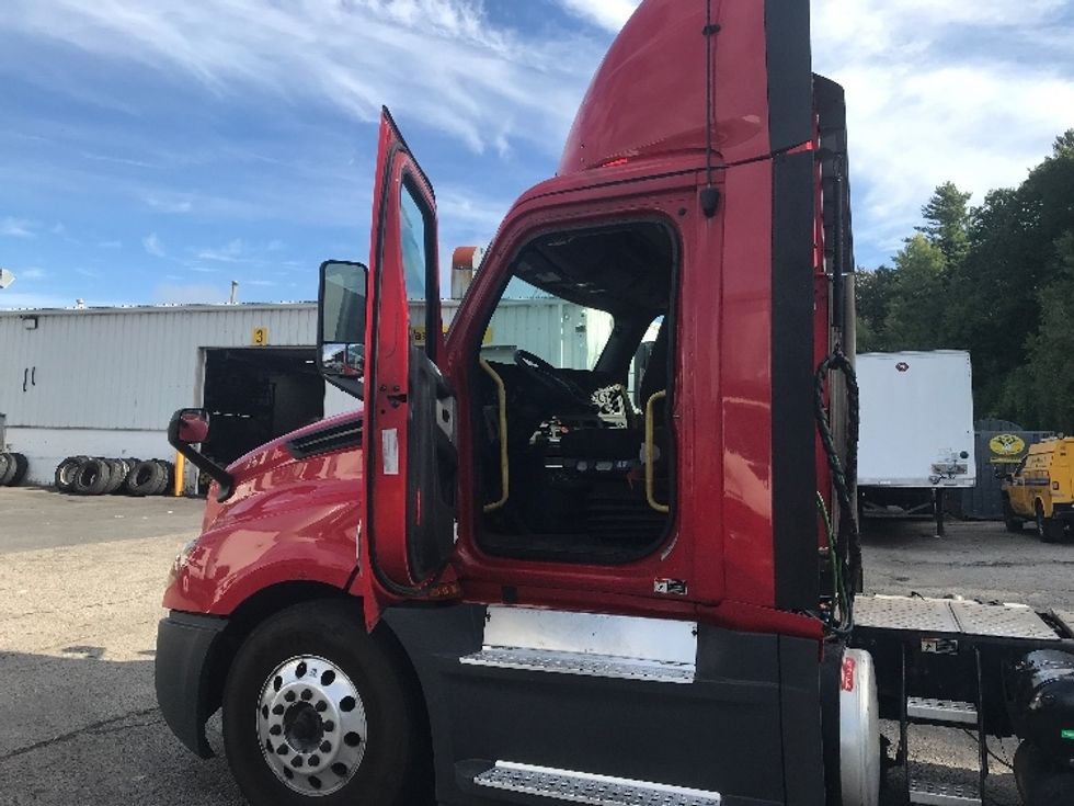 Day Cab Tractor-Heavy Duty Tractors-Freightliner-2019-T12664ST-Auburn-MA-567,263\n\t\tmiles-$ 29,500 - Image 9