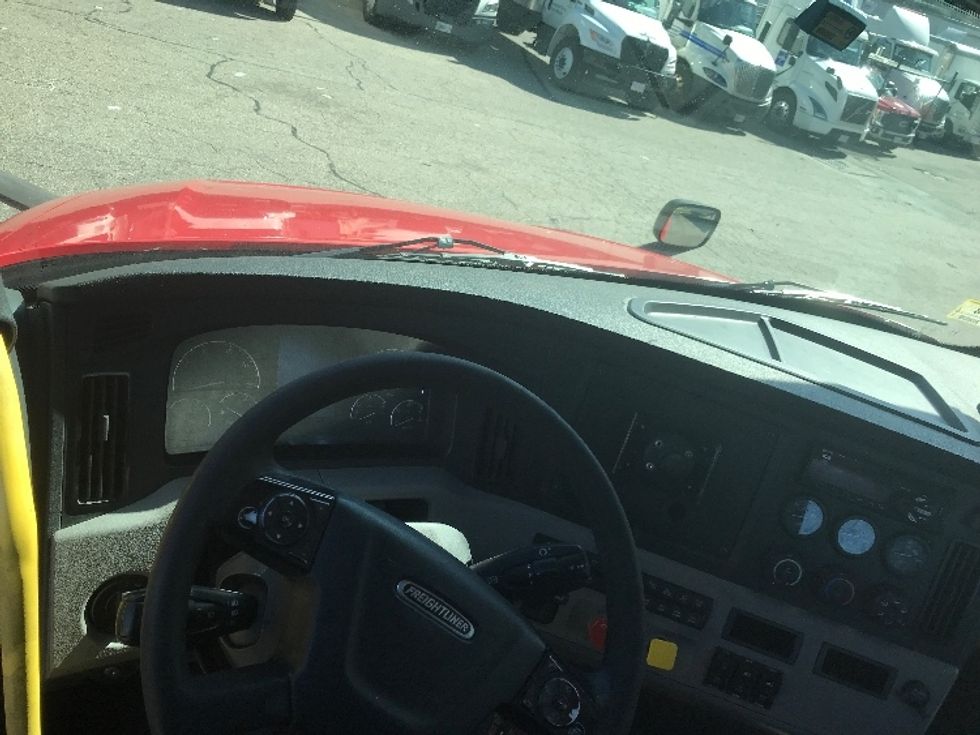 Day Cab Tractor-Heavy Duty Tractors-Freightliner-2019-T12664ST-Auburn-MA-606,988\n\t\tmiles-$ 26,500 - Image 11