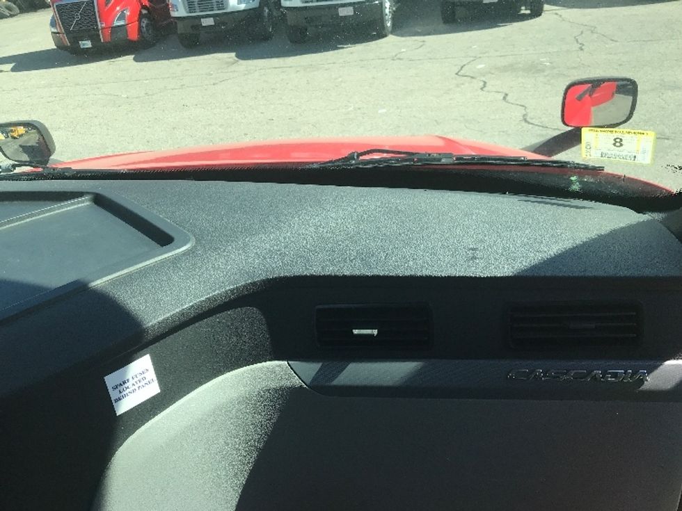 Day Cab Tractor-Heavy Duty Tractors-Freightliner-2019-T12664ST-Auburn-MA-606,988\n\t\tmiles-$ 26,500 - Image 13